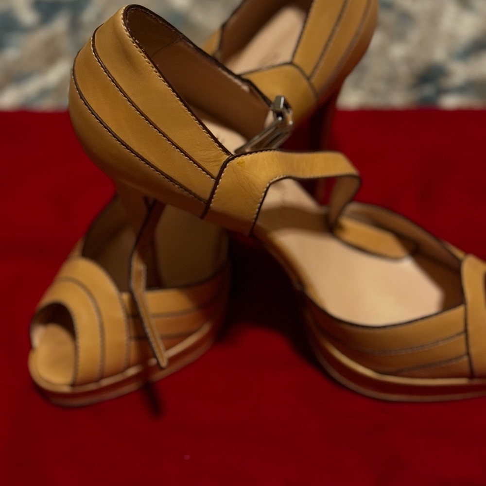 Light Tan almost yellow with a dark stitch